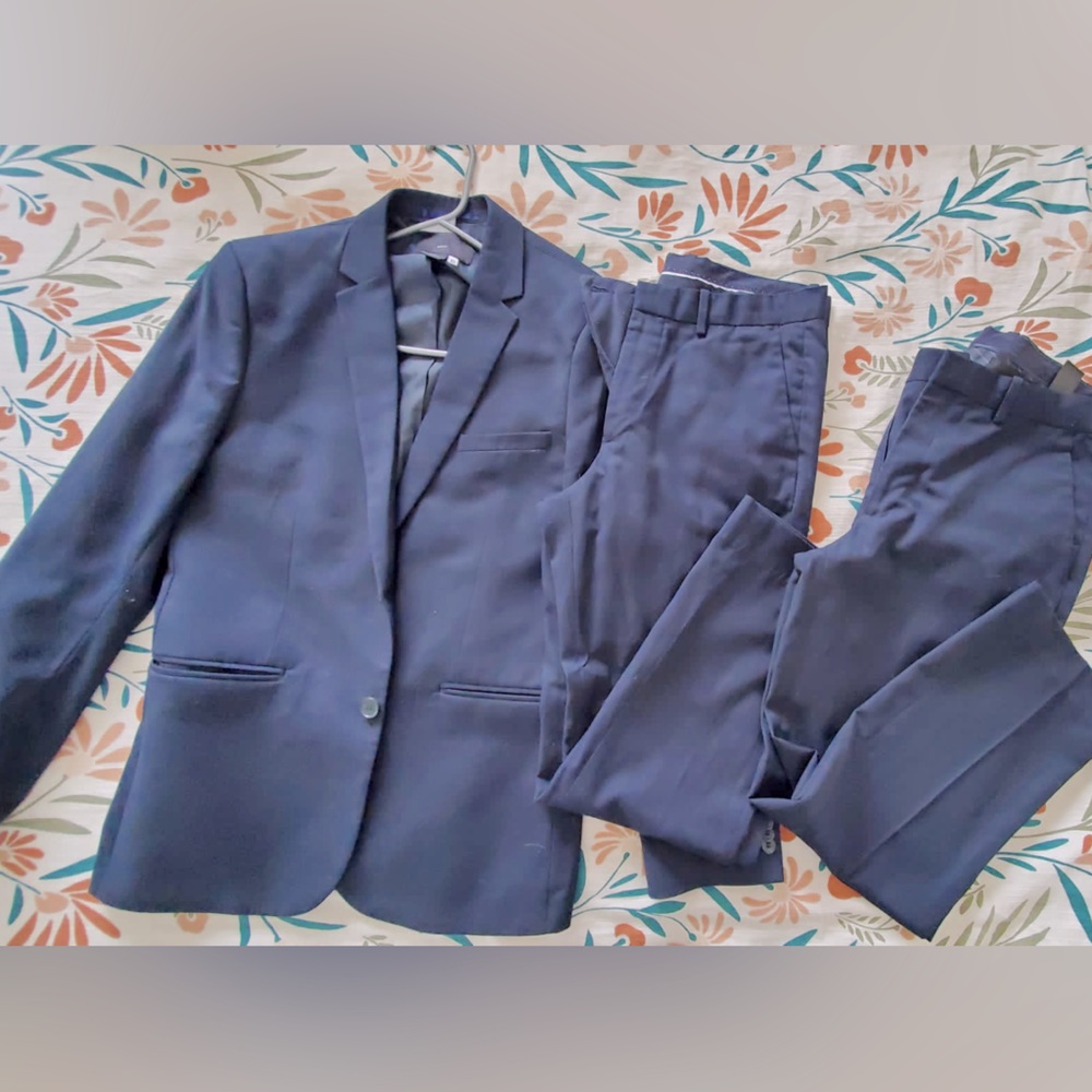 Men Suit H&M with two pairs of pants